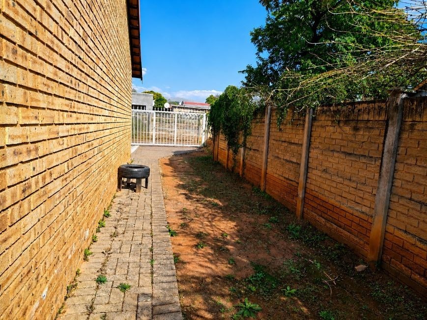 3 Bedroom Property for Sale in Rustenburg Central North West